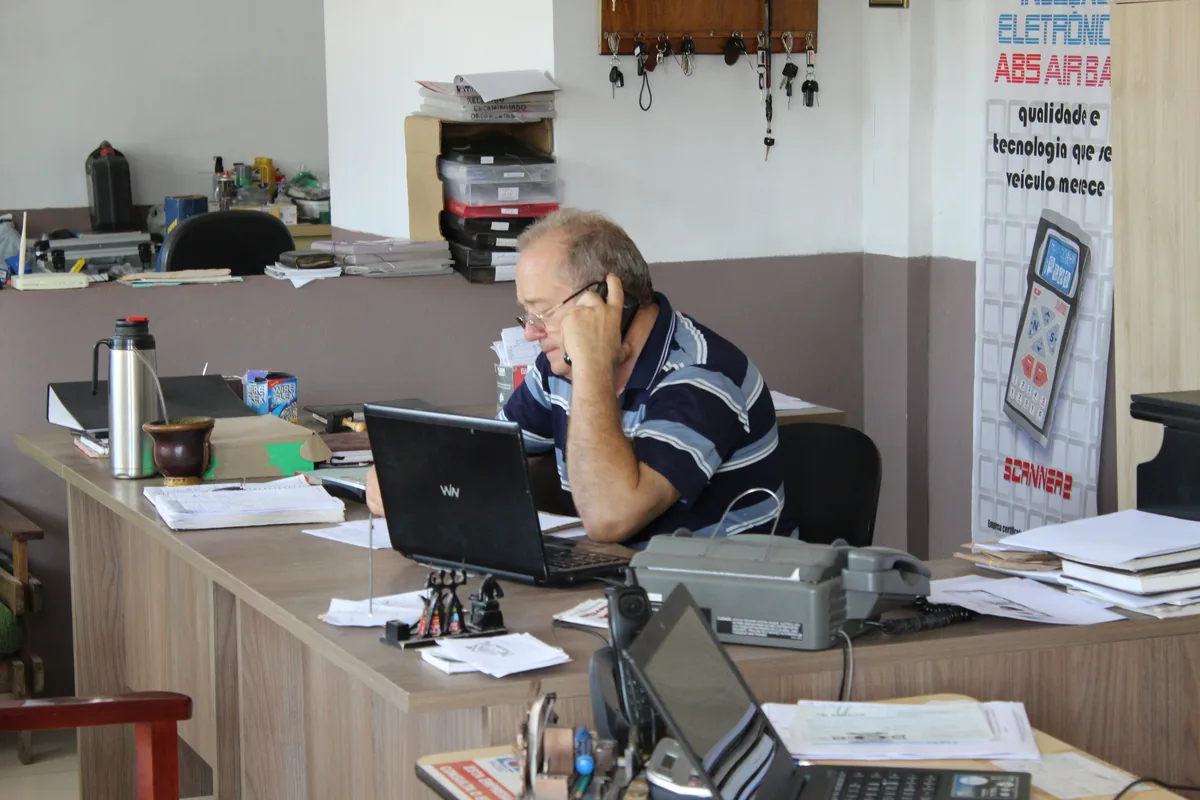 Adornete Martins no escritório da Oficina Martins, 2018